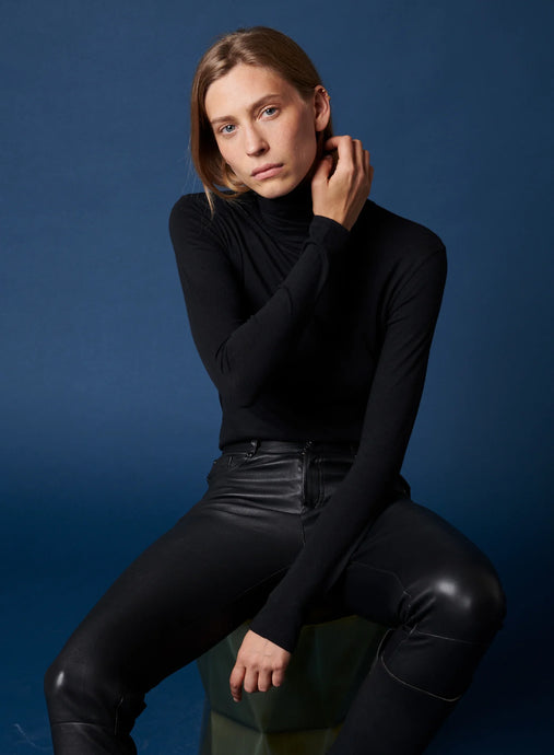 Majestic Filatures Soft Touch TURTLENECK Long Sleeve | Black