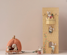 Load image into Gallery viewer, Maileg Pumpkin Carriage | Mouse